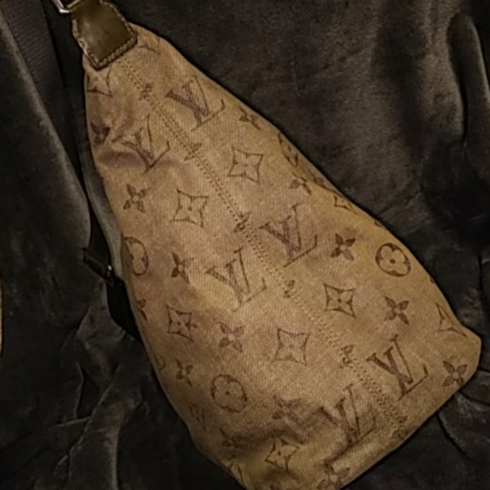 Louis Vuitton Besace Impression Bag - Picture 4 of 7